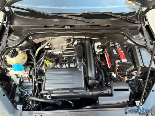 carros - Volkswagen Jetta Sport 2017 
Motor 1.4 9