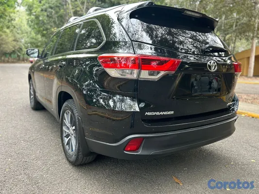 jeepetas y camionetas - Toyota higlander xle 2019 clean  3