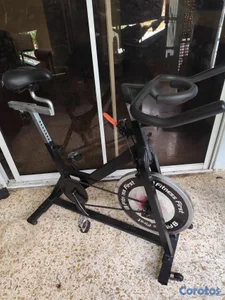 bicicleta estacionaria con ajuste de fuerza 