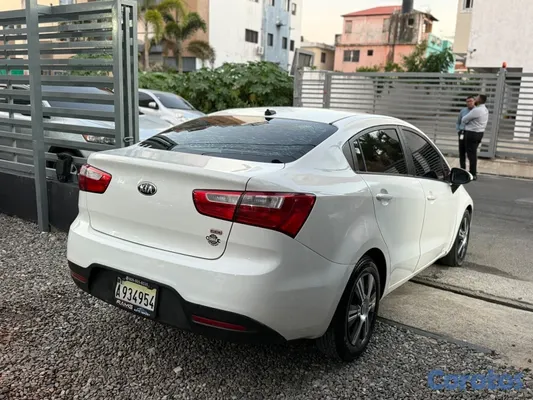 carros -  
Kia Río LX año 2015 6