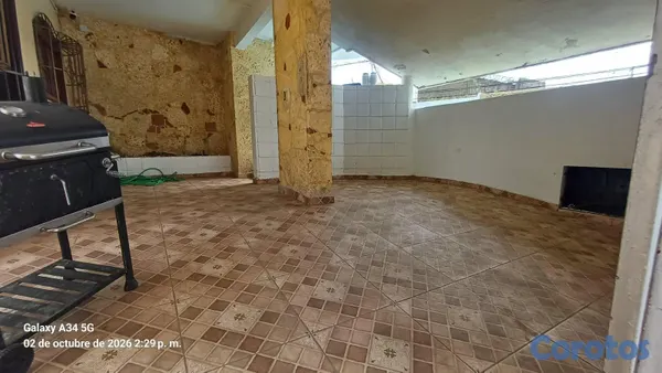 casas - Casa con vocación comercial disponible en Villa Carmen para venta y Alquiler 5