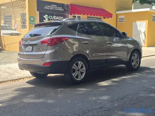 jeepetas y camionetas - Hyundai Tucson 2012 en excelente condición — RD$675,000 negociable D.N. 10