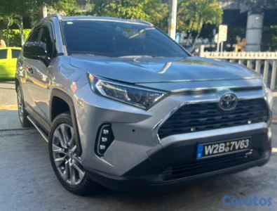TOYOTA RAV4 XLE 2021 4x2 AMERICANA🇺🇸RD$1,600,000 NEGOCIABLE . DE USO PERSONAL