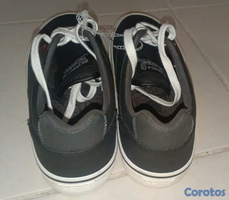 zapatos para hombre - Tennis Levi's; Talla 8 (1/2) 4