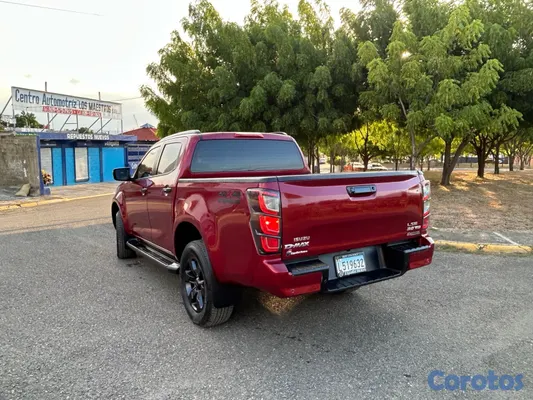jeepetas y camionetas - Isuzu Dmax LSE 2025 4