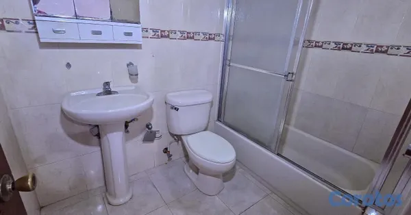 apartamentos - ALQUILÓ 4to piso no ascensor ennla esmeralda próximo al bravo  8