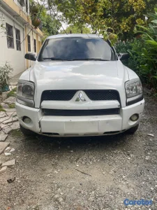 Camioneta Mitsubishi Cabina y 1/2, Negociable