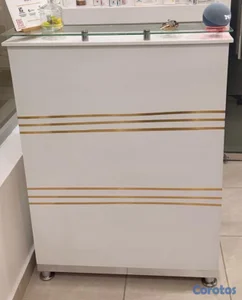 Counter con gaveta y llaves para negocio. 