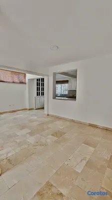 casas - Casa de dos niveles ubicada en el exclusivo sector 3