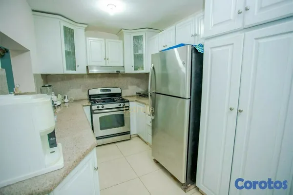 casas vacacionales y villas - Villa de dos niveles en venta en  Juan Dolio (562.26mts2) de 5 habitaciones 4