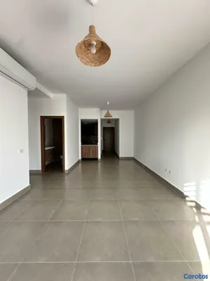 apartamentos - Alquiler apartamento Moderno / Amplio Balcón  3