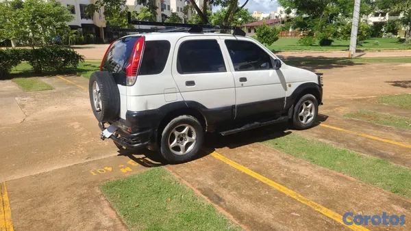 jeepetas y camionetas - Matricula original a mi nombre, placa y seguro al día.  2
