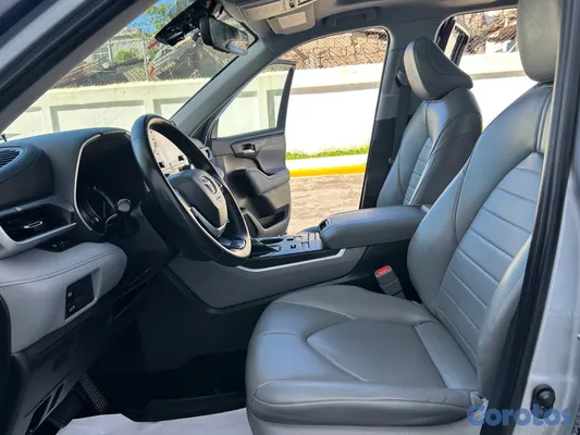 jeepetas y camionetas - Toyota highlander 2022 XLE 4x4 4
