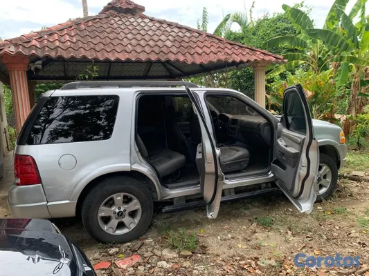 jeepetas y camionetas - Ford Explorer 2005tres filas de asientos 4x4son run está en gas inyección y⛽  2