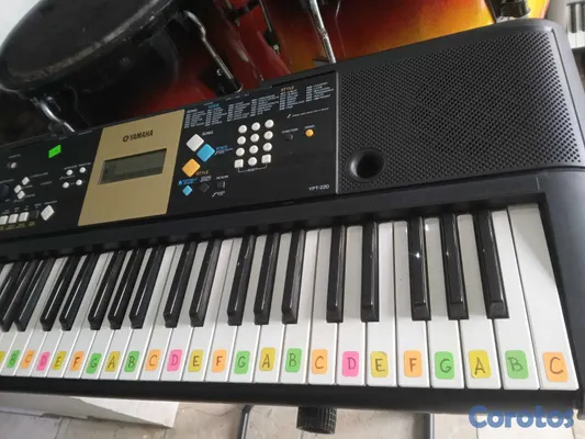 instrumentos musicales - Piano Yamaha YPT-220 - 61teclas Incluye: manual y  2