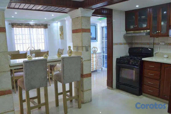casas - Ven y disfruta el lujo de esta exquisita casa,  próximo a Av.España  17