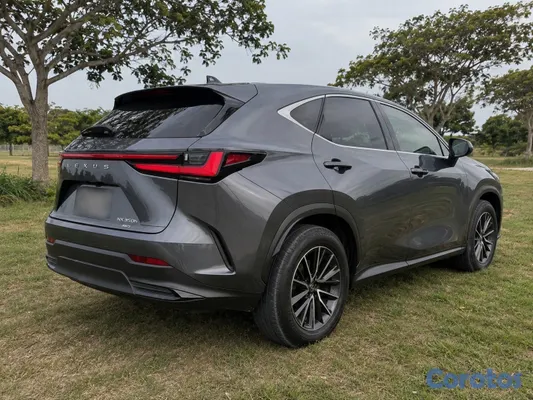 jeepetas y camionetas - Lexus NX350 híbrido en excelente condiciones. económico y súper confortable.  4