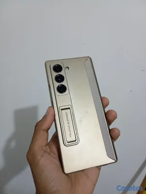 celulares y tabletas - Samsung Z Fold 6 DESBLOQUEADO 256GB GRIS CON FORRO PEQUEÑO DETALLE EN PANTALLA 9