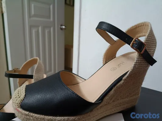 zapatos para mujer - Vendo Sandalias Negro y Crema cómo Nuevas 3