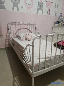 CAMA EXTENDIBLE IKEA INCLUYE TABLILLA