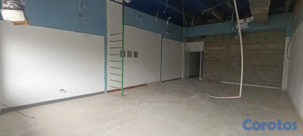 oficinas y locales comerciales - En La Rómulo, local de 130mts en segundo nivel 2