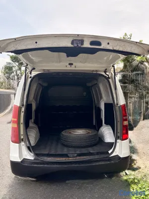 otros vehiculos - Hyundai H-1 año 2012 4 cilindros 8