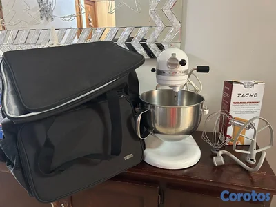 Batidora profesional de 600 marca KitchenAid, accesorios y bulto para guardaR