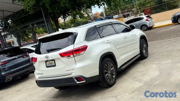 jeepetas y camionetas - 2019 Toyota Highlander Limited Platinum AWD 3