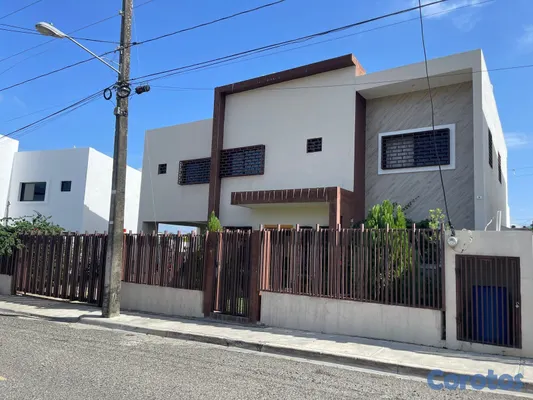 casas - Casa en Colinas del oeste, av. Prolongación 27 de  7