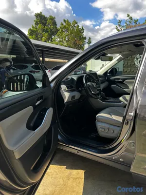 jeepetas y camionetas - TOYOTA HIGHLANDER XLE 2021 10
