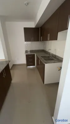 apartamentos - SE ALQUILA O VENDE. APTO MODERNO EN TORRE EN SAN I 7