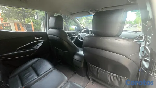 jeepetas y camionetas - Hyundai Santa Fe Excelentes Condiciones 7