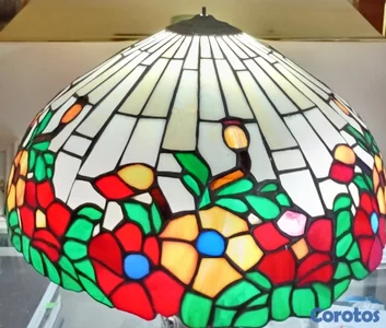 Hermosa lámpara en vitral