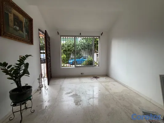 casas - vendo casa avenide Cayetano Germosen dos niveles tres habitaciones marquesina  4
