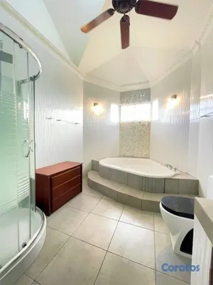 casas - Amplia casa de ventas  con Patio Piscina Jacuzzi en Gurabo Santiago 6