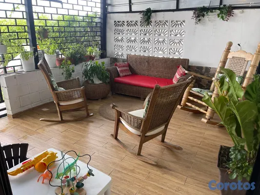 casas - Casa en Colinas del oeste, av. Prolongación 27 de  7