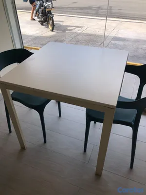 decoración y accesorios - Mesas blancas y sillas  4