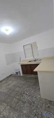 casas - 🏡 Casa de 3 Habitaciones con Patio y Jardín | Av. Los Beisbolistas | 2 Baños 11