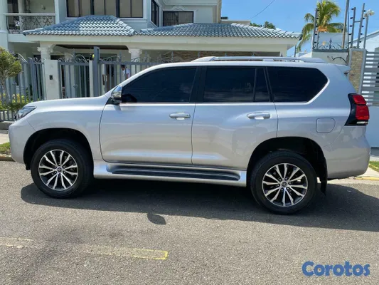 jeepetas y camionetas - Toyota land cruicer prado vxl 2023 3