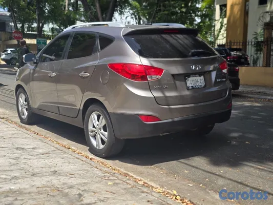 jeepetas y camionetas - Hyundai Tucson 2012 en excelente condición — RD$675,000 negociable D.N. 12