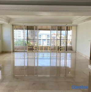Penthouse en venta de 4 pisos (550mt2) de 4 habitaciones en Urbanizacion Real