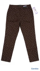 Pantalón de vestir marrón con lunares blancos 