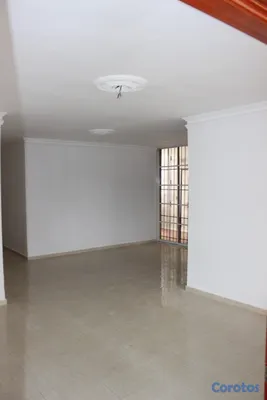 casas - Casa en venta en la Aut. de San Isidro con gran pa 6