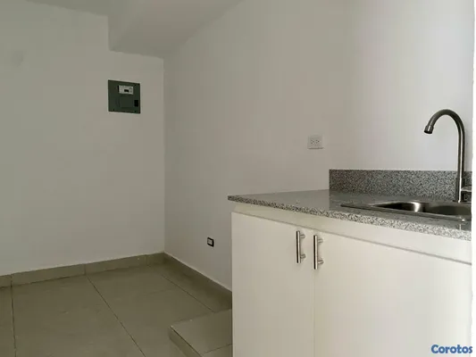 oficinas y locales comerciales - Local Comercial en Alquiler / Excelente Ubicación 7