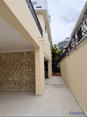 casas - Casa de 2 niveles en venta en Villa Aura 5