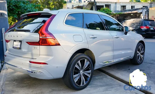 jeepetas y camionetas - Vendo Volvo XC60 inscripción B5 2022 15