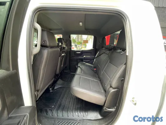 jeepetas y camionetas - SE VENDE  Camioneta de trabajo Chevrolet Silverado 8