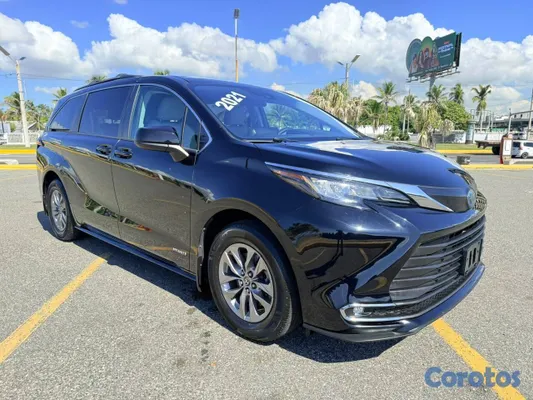 jeepetas y camionetas - Toyota Sienna LE 2021 8