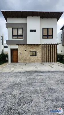 casas - Villa de Lujo de Dos Niveles con Piscina · Ref 140 9