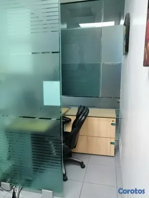 oficinas y locales comerciales - ALQUILO EN MALECON CENTER ESPACIO DE OFICINA  UN ESCRITORIO Y SILLA SECRETARIAL 7